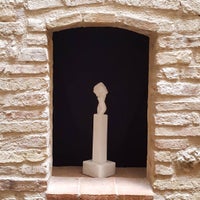Das Foto wurde bei iSculpture Gallery - San Gimignano von iSculpture Gallery - San Gimignano am 10/14/2016 aufgenommen