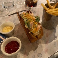 Photo taken at Ted Burger&amp;amp;Lobster by K on 11/30/2021