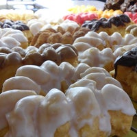Снимок сделан в Baker&amp;#39;s Dozen Donuts - Deli &amp;amp; Delights пользователем Bakers D. 6/25/2015