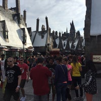 Photo taken at The Wizarding World of Harry Potter - Hogsmeade by Eduardo C. on 3/5/2016