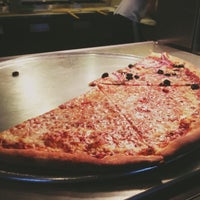 1/2/2013 tarihinde Kate K.ziyaretçi tarafından Turnpike Pizza'de çekilen fotoğraf