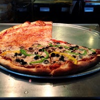 Foto diambil di Turnpike Pizza oleh Kate K. pada 9/1/2013
