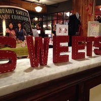 Foto tirada no(a) Liddabit Sweets por Kate K. em 11/23/2013
