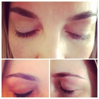 Foto tirada no(a) Prime Brows Eyebrow Threading &amp;amp; Waxing Salon Spa por Ruby N. em 9/6/2014