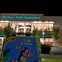 Photo taken at Barnes &amp;amp; Noble by Vahid O. on 7/16/2018