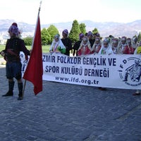 Photo taken at izmir folklor g.s.k dernegi by Ozan İ. on 9/27/2013