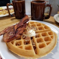 รูปภาพถ่ายที่ Waffle Way โดย Nancy W. เมื่อ 2/16/2019