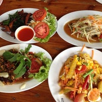 Photo taken at Som Tum Khun Khan by Han D. on 10/14/2012