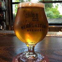 Foto tirada no(a) Hearthstone Brewery por Scooterr em 5/25/2017
