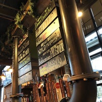 รูปภาพถ่ายที่ Hearthstone Brewery โดย Scooterr เมื่อ 11/29/2017