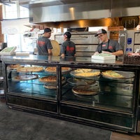 Снимок сделан в Downtown House Of Pizza пользователем Bruce L. 11/9/2018