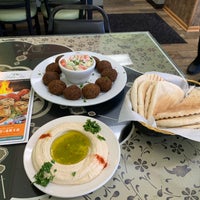 รูปภาพถ่ายที่ Hala In Restaurant โดย Bruce L. เมื่อ 7/15/2019