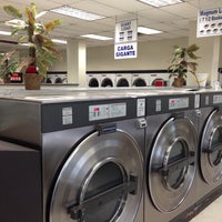 Foto tomada en Wash City Laundromat  por Wash City Laundromat el 9/20/2013