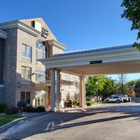 Photo taken at Holiday Inn Express &amp;amp; Suites by Kenward G. on 7/26/2023