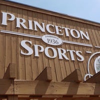Foto tirada no(a) Princeton Sports por Marc M. em 10/9/2014