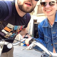 Foto diambil di Green Bikes Barcelona Rentals &amp;amp; Tours oleh Alexander G. pada 4/18/2014