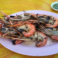 Photo taken at Wang Pla Seafood by Tavesak . on 11/8/2015