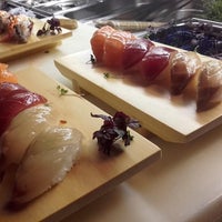 Foto diambil di Fine Sushi Bar oleh Jelena T. pada 12/13/2015