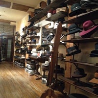 Foto tirada no(a) Goorin Bros. Hat Shop - Yaletown por amireza em 12/27/2015
