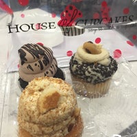 รูปภาพถ่ายที่ House of Cupcakes โดย Maridel A. เมื่อ 9/24/2015