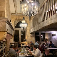 Das Foto wurde bei LA COULEUVRINE (Hôtel - Restaurant) von Lóránt J. am 11/11/2019 aufgenommen