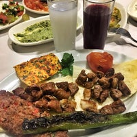 Das Foto wurde bei Kolcuoğlu Restaurant von Meltem Tpc am 5/5/2017 aufgenommen