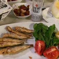 Снимок сделан в Yengec Restaurant пользователем Özgür V. 9/12/2014