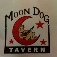 Foto tirada no(a) Moon Dog Tavern por Sara A. em 1/4/2015