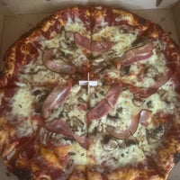 Foto tirada no(a) Pizza Osadní por Csehszlovák Kém em 2/28/2023
