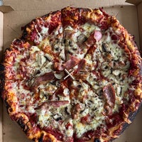 Foto tirada no(a) Pizza Osadní por Csehszlovák Kém em 2/22/2023