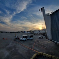Foto diambil di Savannah/Hilton Head International Airport oleh Jeremiah S. pada 5/24/2023