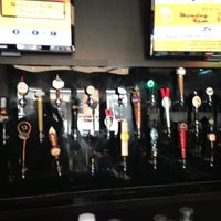 Foto diambil di Max&amp;#39;s Brew Bar and Krafteria oleh Angus pada 11/27/2012