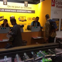 Photo taken at Fnac by Laurence J. on 11/17/2017