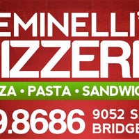 รูปภาพถ่ายที่ Geminelli&amp;#39;s Pizzeria โดย D.j. M. เมื่อ 9/22/2013