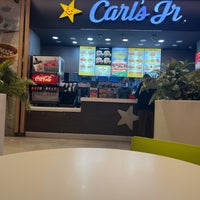 Photo taken at Carl&amp;#39;s Jr. by Merve T. on 1/20/2023