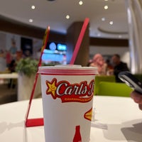 Photo taken at Carl&amp;#39;s Jr. by Merve T. on 8/15/2022