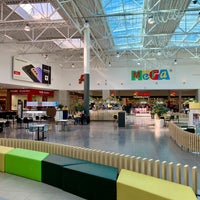 รูปภาพถ่ายที่ MEGA Mall โดย Catherine S. เมื่อ 3/13/2021