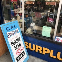 Foto scattata a California Surplus da Volodymyr B. il 8/23/2018