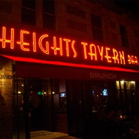 Foto tomada en Heights Tavern  por Heights Tavern el 10/8/2013