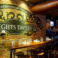 Foto diambil di Heights Tavern oleh Heights Tavern pada 10/8/2013