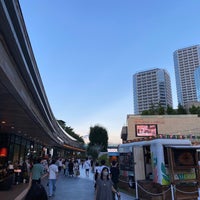 Photo taken at 二子玉川ライズ 中央広場 by ぽる on 8/7/2022