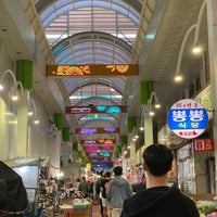 Photo taken at Seogwipo Maeil Olle Market by ぽる on 5/2/2023