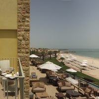 Das Foto wurde bei Mövenpick Hotel &amp;amp; Resort Al Bida&amp;#39;a von Yasmine E. am 9/25/2013 aufgenommen