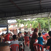 Photo taken at Sup Kg Pasir Putih by Rjunazurie A. on 5/2/2016