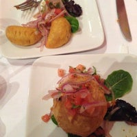 Foto diambil di Quenas Restaurant oleh Cat M. pada 1/18/2013