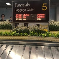 Photo taken at Baggage Claim 5 by Sirin P. on 7/10/2018