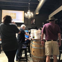 Foto tomada en BK Cellars Urban Winery &amp;amp; Tasting Lounge  por Alexander W. el 4/22/2018