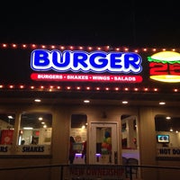 Foto scattata a Burger 25 Toms River da Steve V. il 1/4/2014