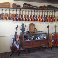 Снимок сделан в Tulsa Strings Violin Shop - Full service shop offering fine instrument sales, repairs, and evaluations пользователем Tulsa Strings Violin Shop - Full service shop offering fine instrument sales, repairs, and evaluations 9/23/2013