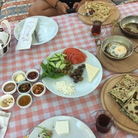 รูปภาพถ่ายที่ Derin Bahçe Restaurant โดย Filiz İ. เมื่อ 7/9/2018